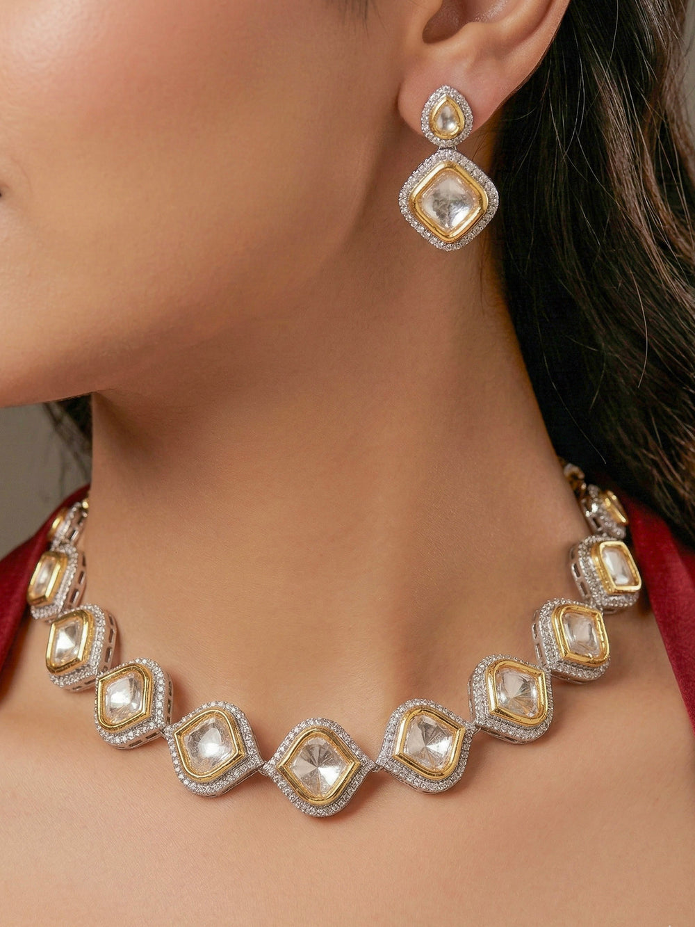 A women Wearing the Moissanite Susan Necklace Set—gold and silver Kundan necklace surrounded by American Diamonds, with matching earrings—gazing neutrally at the camera, effortlessly highlighting this luxury jewelry. Woman wearing trending Kundan artificial jewelry for wedding season in India. Festive saree styling with a premium artificial Kundan necklace.