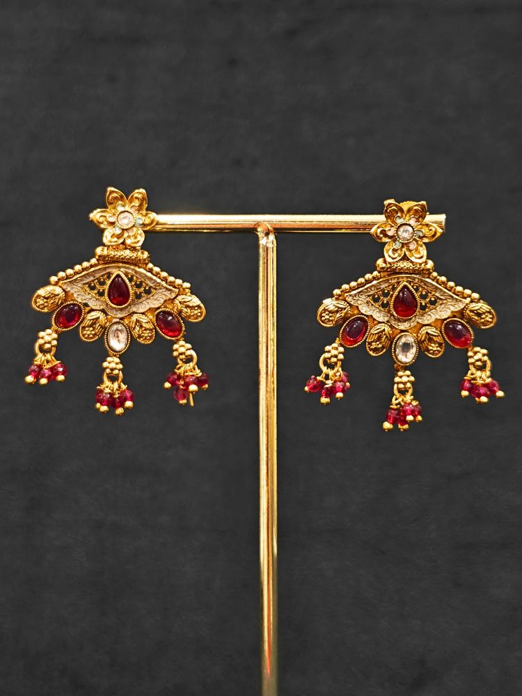 Close-up of an ornate traditional (Gold Polish) Pink Collar jewellery set and earrings with Crystal Beads, Meenakari, Pearl and Colored Stone. Bride wearing a high-quality artificial Meenakari jewelry set for wedding rituals. Woman wearing lightweight artificial Meenakari jewelry for long wedding functions.