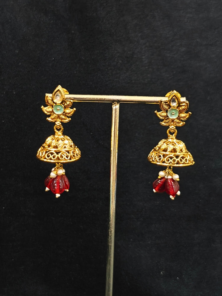 Close-up of an ornate traditional Rajwadi gold Long jewellery set and earrings with Kundan, Coloured Beads and pearls. Wedding guest styling a Rajwadi artificial necklace with a Saree. Festive look completed with a luxury Rajwadi imitation necklace.
