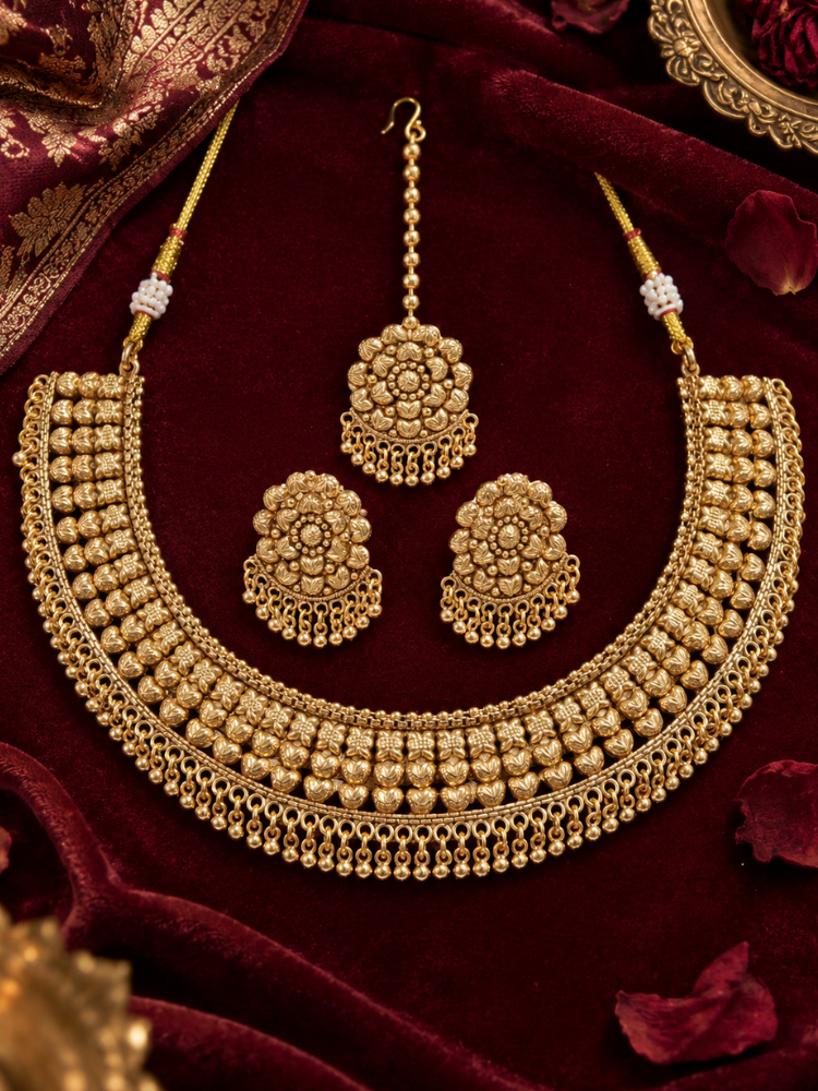 Girnari Heritage Gold Necklace Set with Maangtikka