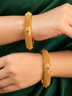 Close-up of an a women wearing ornate traditional (Gold Polish) Bangles Set. It’s comfortable and lightweight enough for everyday wear, and it also looks absolutely beautiful and elegant. The design is stylish, the finish is impressive, and it feels really pleasant to wear all day.