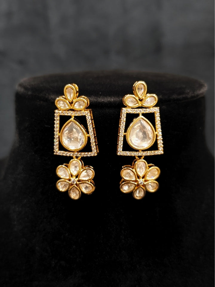 Close-up of an ornate traditional (Gold Polish) White Collar jewellery set and earrings with Polki and American Diamond. Reception-ready look featuring a sparkling Polki necklace set. Close-up of a cocktail party look featuring a premium American diamond necklace.