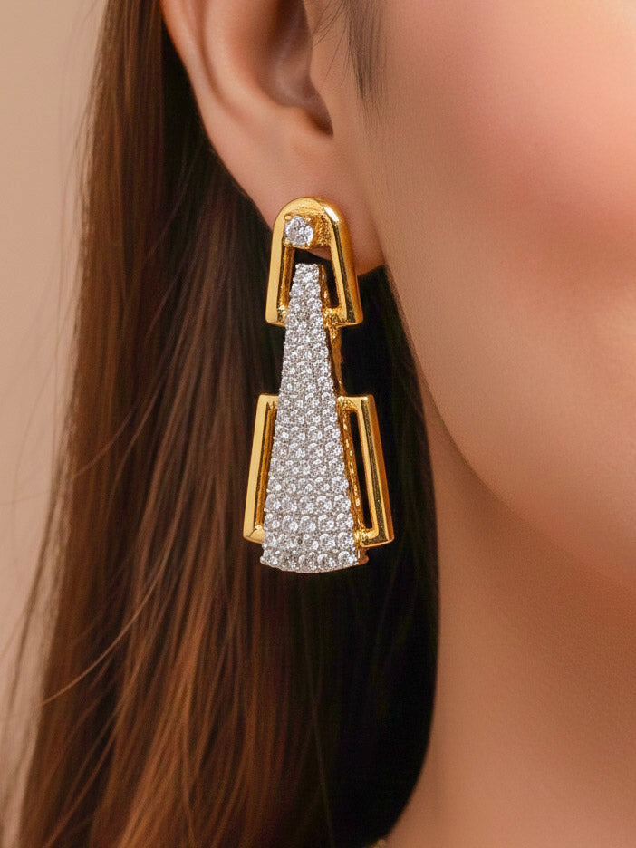 Close-up of a woman wearing an ornate Indo-western gold & White Collar jewellery set and earrings with American Diamond. A woman wearing a luxury American diamond necklace set styled beautifully for a wedding guest look in India. Model wearing a lightweight American diamond necklace perfect for long wedding functions.