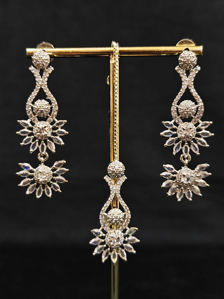 Close-up of an ornate Indo-western American Diamond Silver Collar jewellery set and earrings and maangtikka with American Diamond. A woman wearing a luxury American diamond necklace set styled beautifully for a wedding guest look in India. Reception-ready look featuring a statement American diamond jewelry set.