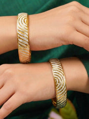 Yukira Gold-Silver Bangles - Set of 2 (Size 2.8)
