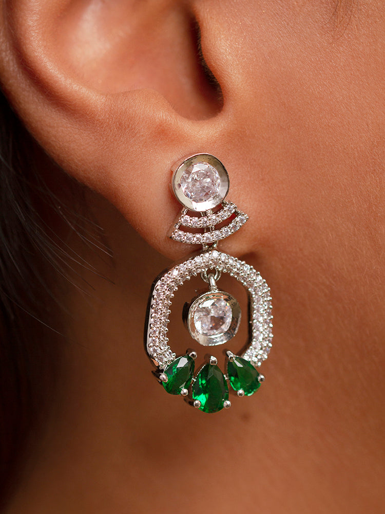 A woman showcasing a beautiful artificial diamond necklace with green colored stone and earrings set, ideal for festivals, family gatherings, and special celebrations in India. This elegant diamond jewelry provides the perfect blend of sparkle and tradition, with a modern twist.