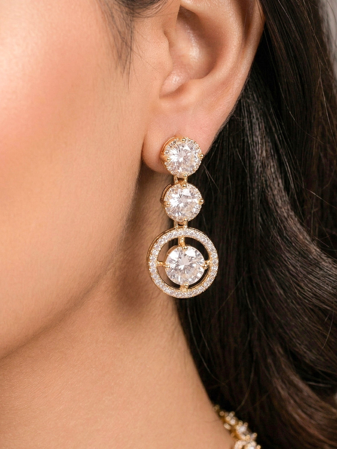 Close-up of a woman wearing an ornate Indo-western Diamond gold Collar jewellery set and earrings with American Diamond. Close-up of a cocktail party look featuring a premium American diamond necklace. Perfect American Diamond necklace set for Parties and festivals.