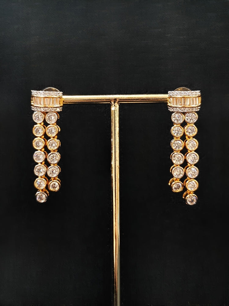 Close-up of an ornate Western Diamond gold Collar jewellery set and earrings with American Diamond. A trending American diamond necklace for a 2026 Reception celebration. Close-up of a cocktail party look featuring a premium American diamond necklace.