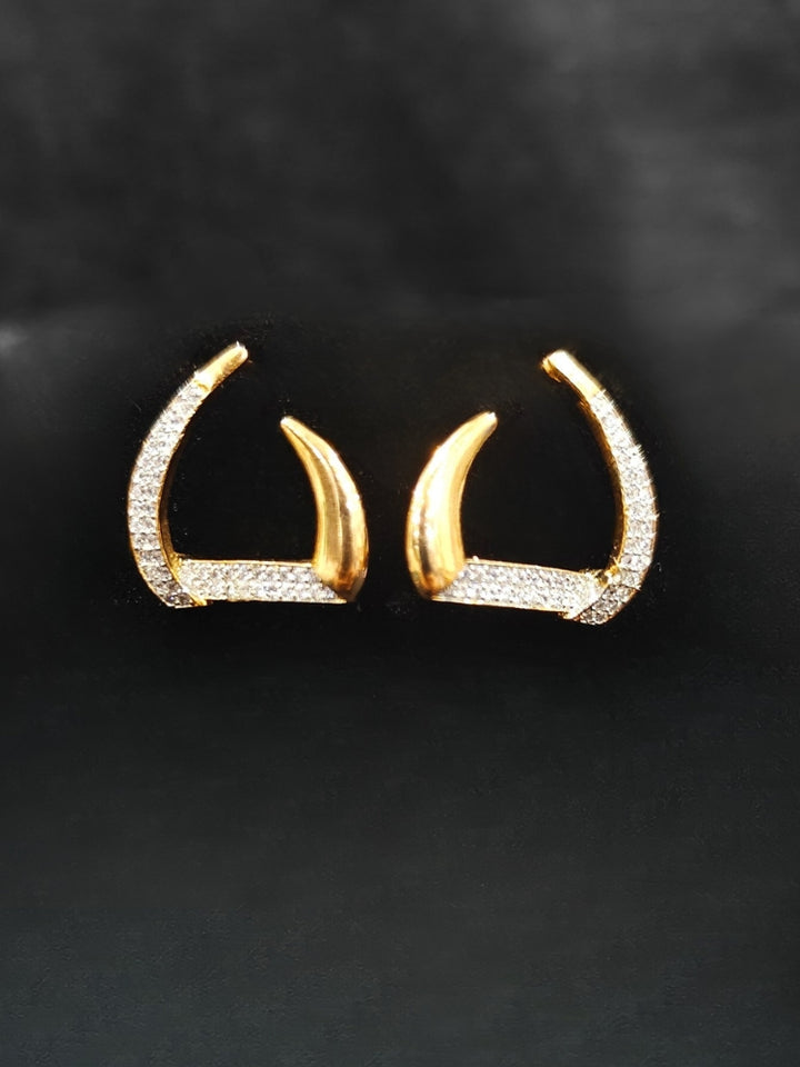 An elegant artificial diamond necklace and matching earrings. This premium artificial diamond jewelry set is perfect for special occasions, from Indian weddings to engagement parties, offering sophisticated glamour without the high price tag.