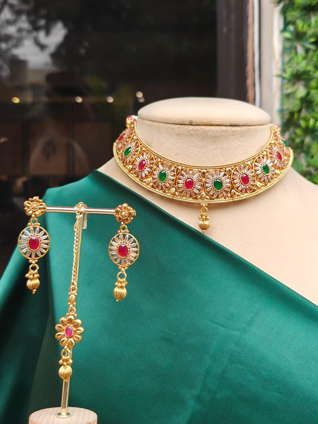 Anjana Red & Green Choker Necklace Set