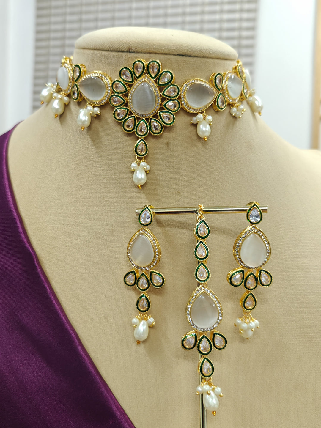 White Aurora Necklace Set