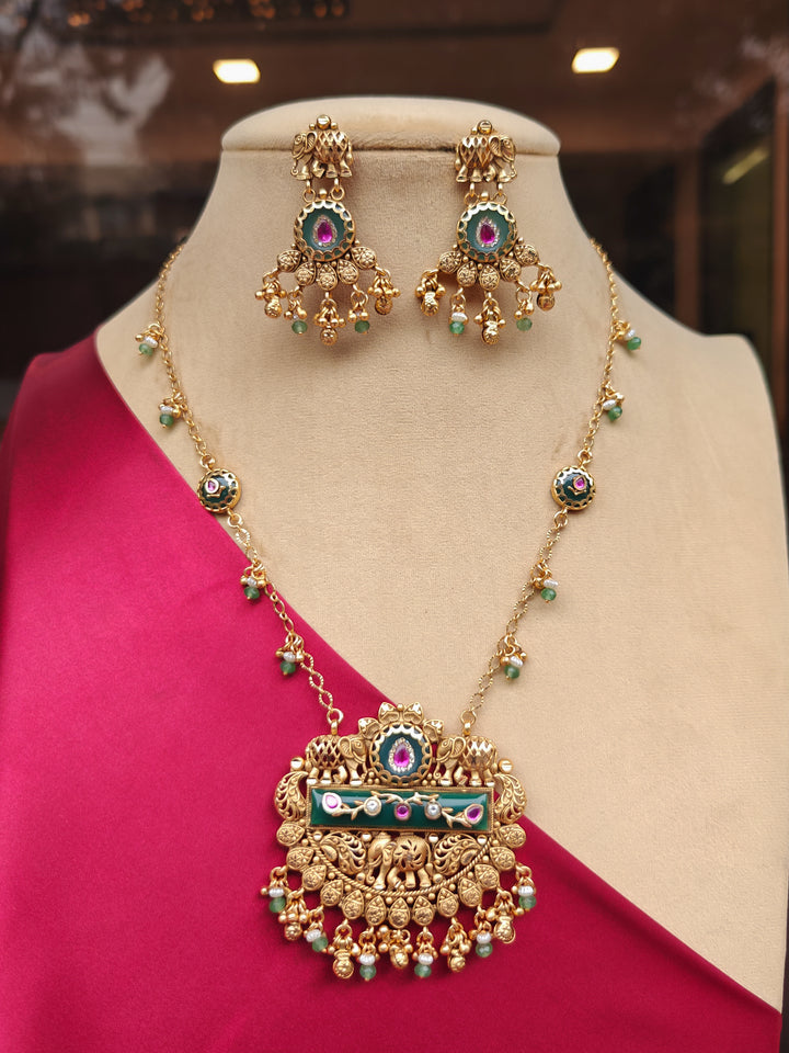 Saima Necklace Set