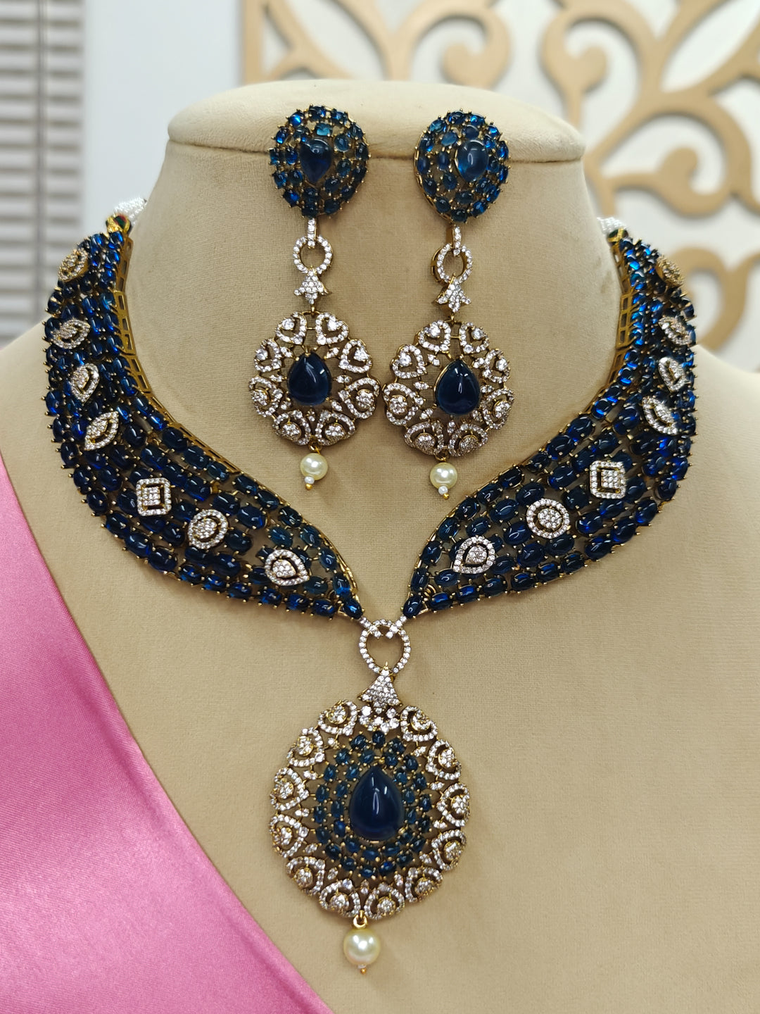 Gizelle Navy Blue Necklace Set