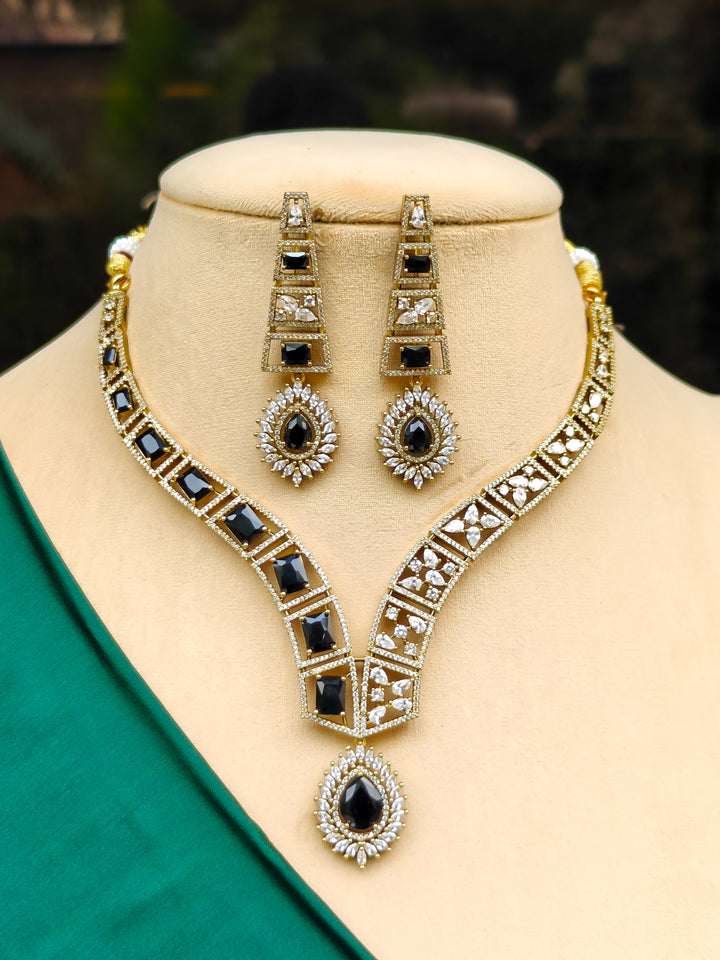 Novique Necklace Set