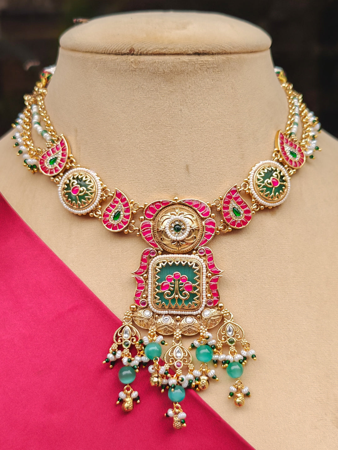 Vidyutparna Necklace Set