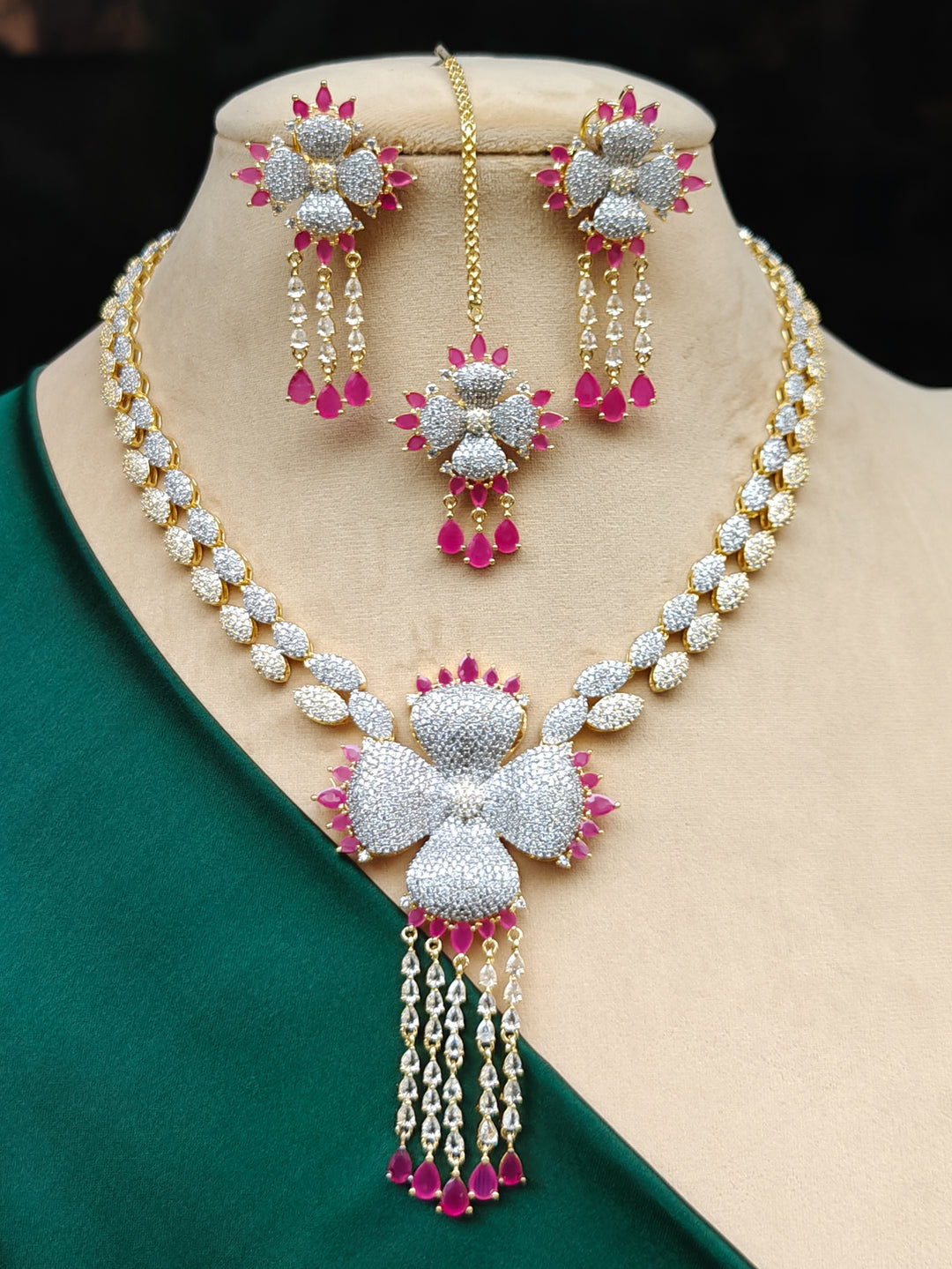 Cygnus Pink Necklace Set