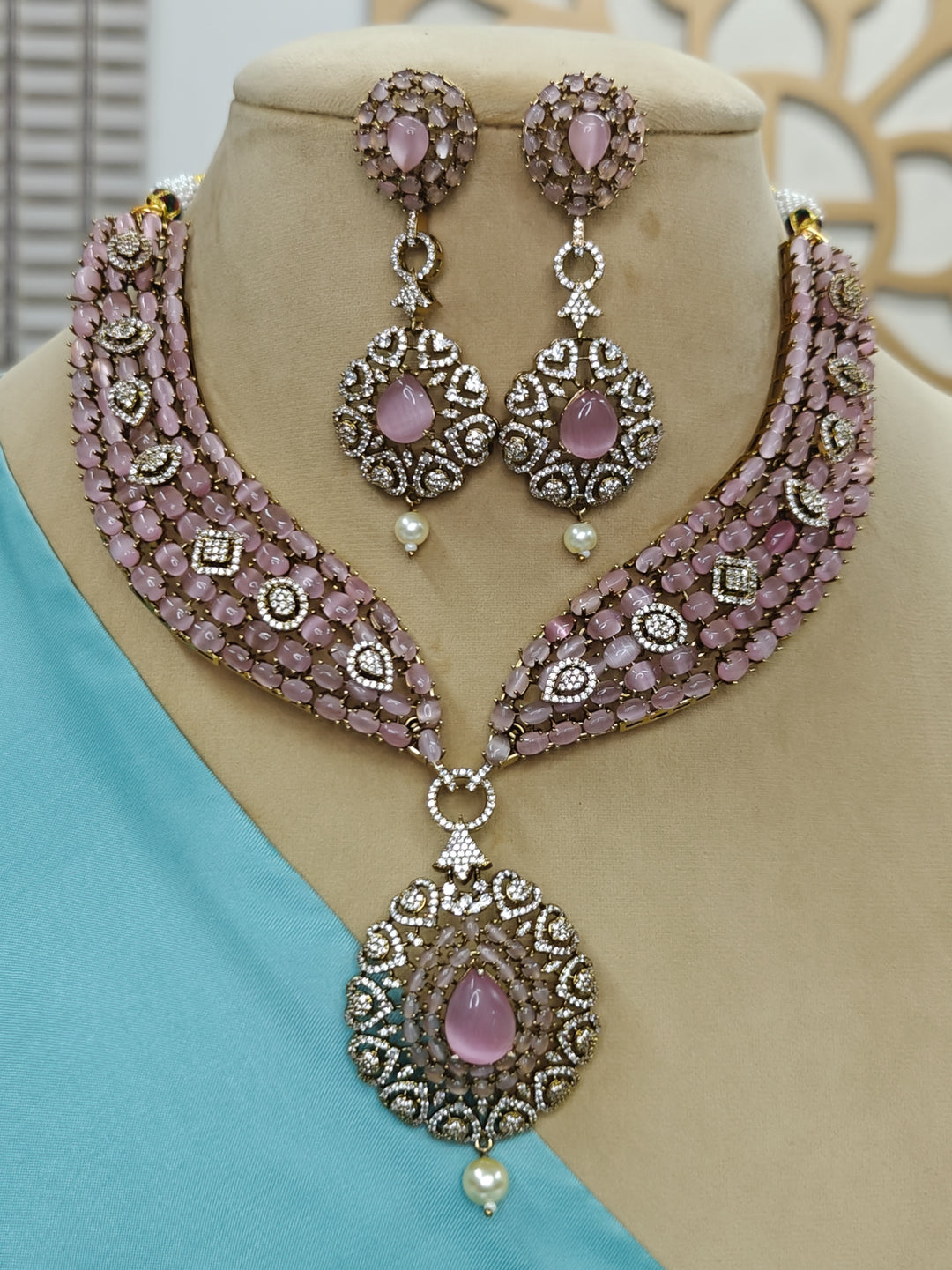 Gizelle Mint Pink Necklace Set